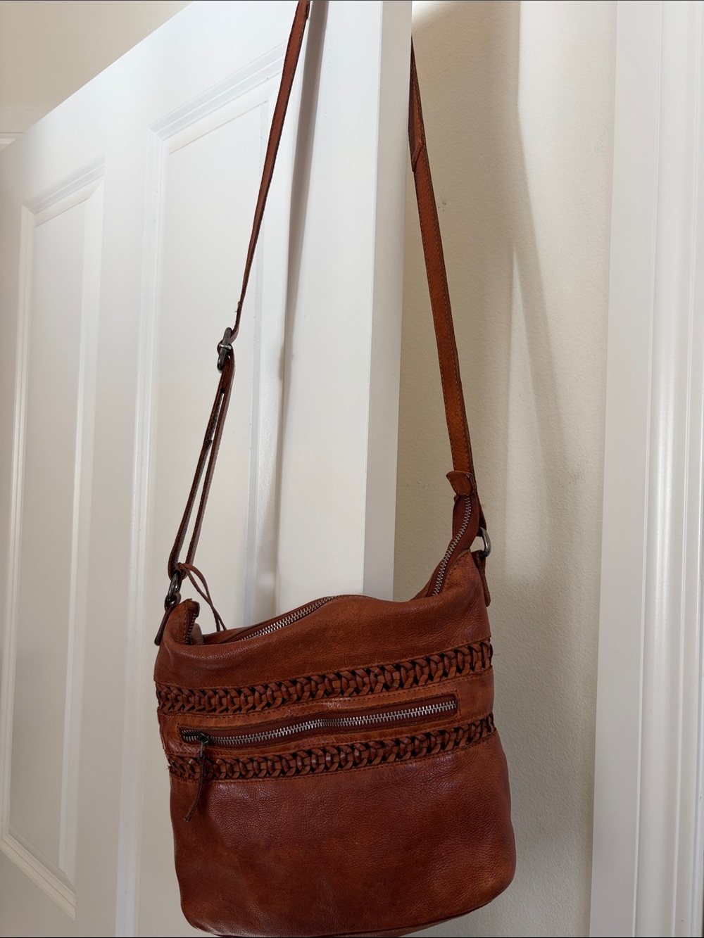 Vilenca Holland Women’s Brown Leather Shoulder Bag with Braided Accent